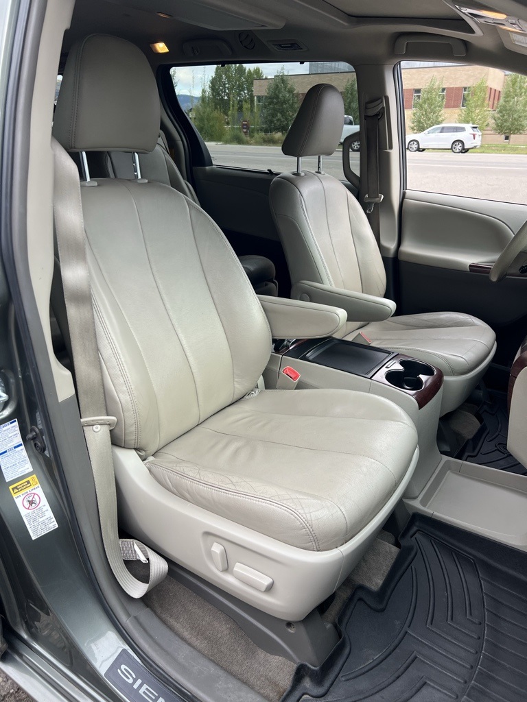 2014 Toyota Sienna photo 19