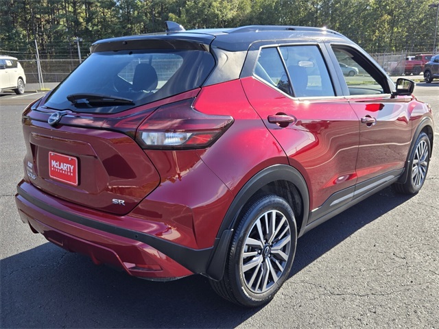 2023 Nissan Kicks SR photo 2
