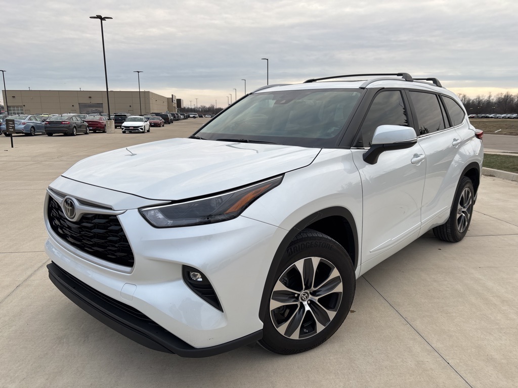 2023 Toyota Highlander XLE's photo