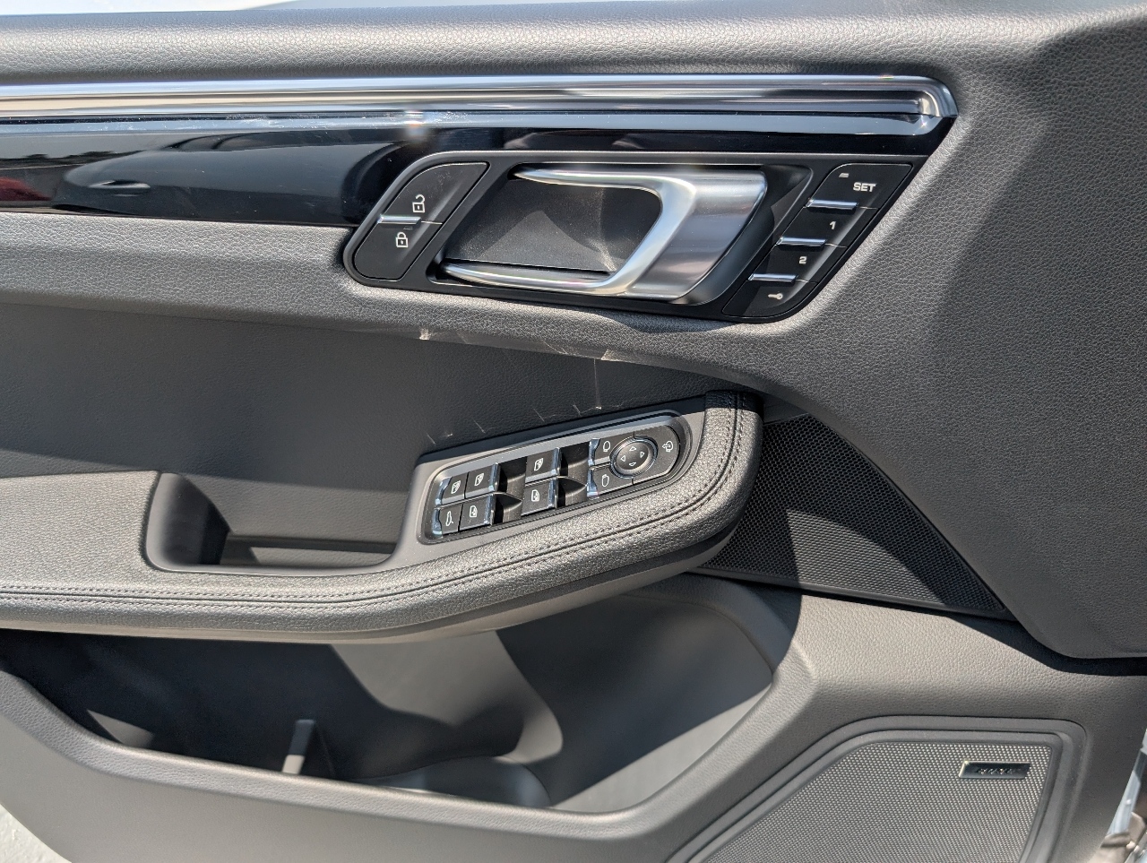 2025 Porsche Macan T photo 19