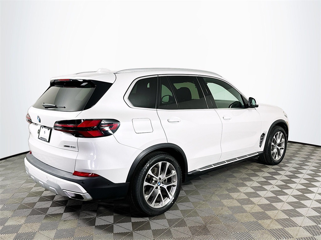Used 2024 Mineral White Metallic BMW xDrive40i image 5