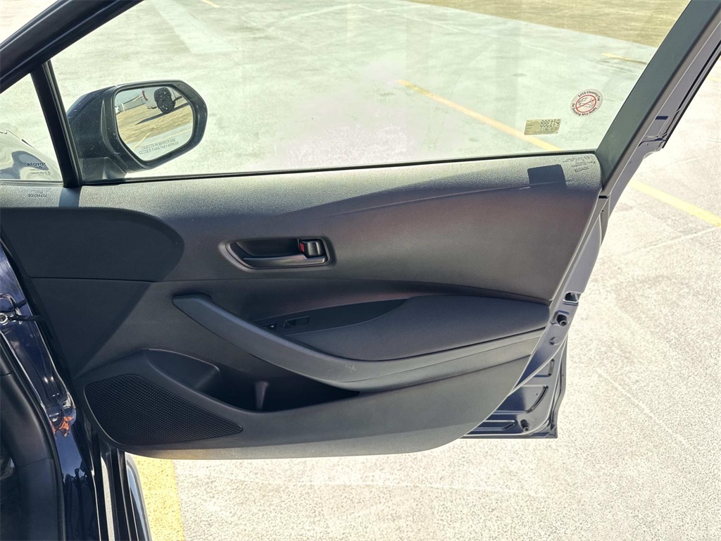 2023 Toyota Corolla LE photo 12