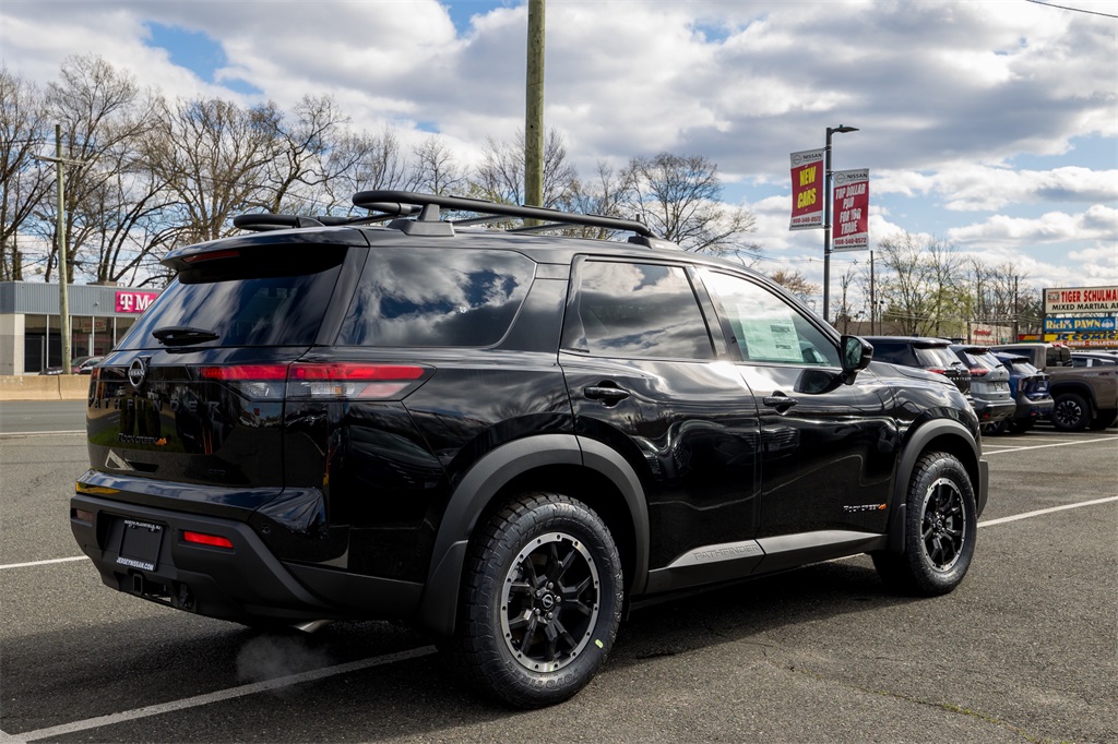2025 Nissan Pathfinder Rock Creek photo 2