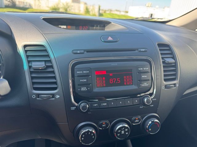 2017 Kia Forte LX Base photo 22