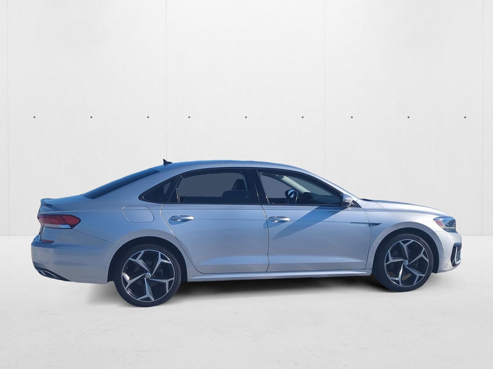 2020 Volkswagen Passat 2.0T R-Line photo 4