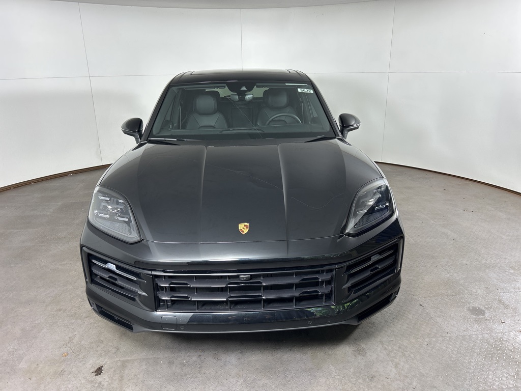 2025 Porsche Cayenne photo 3