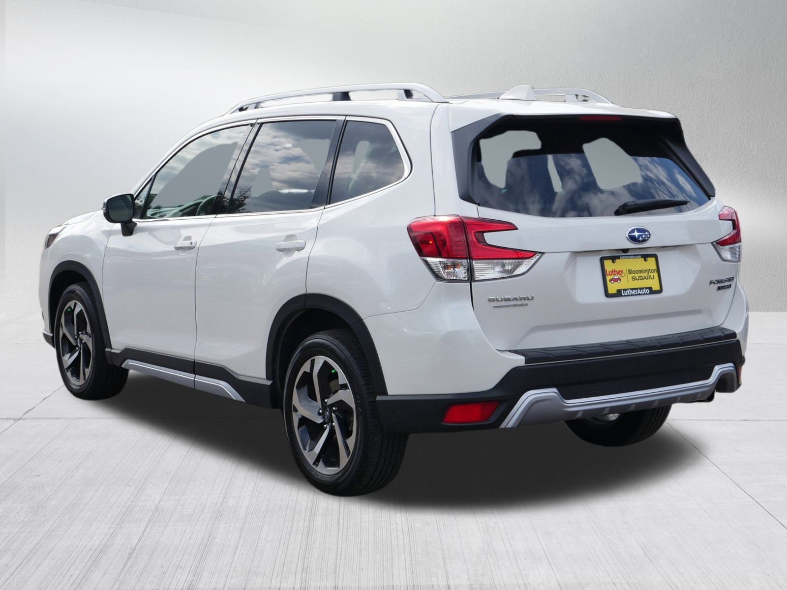 2023 Subaru Forester Touring photo 4