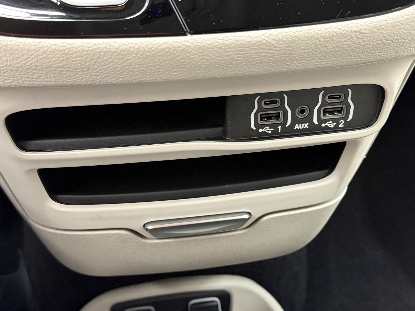2021 Chrysler Pacifica Hybrid Touring L photo 36