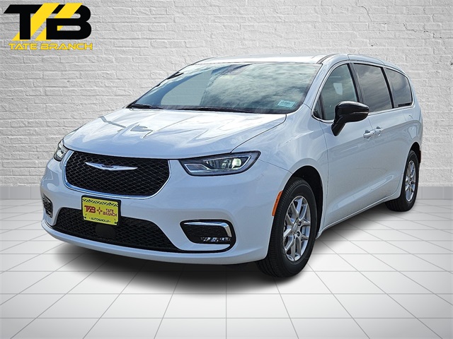 2026 Chrysler Pacifica Select's photo