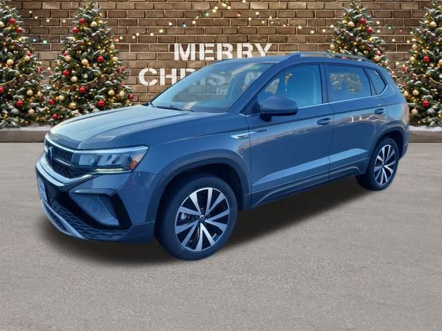 2022 Volkswagen Taos SE's photo