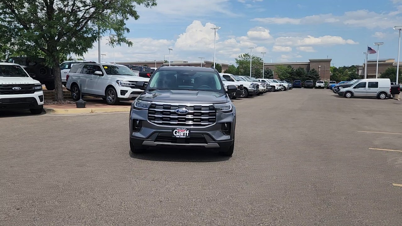 2025 Ford Explorer photo 3