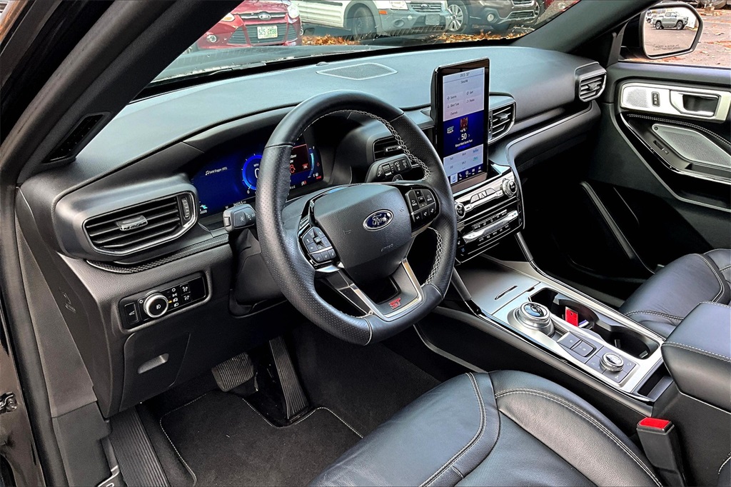 2023 Ford Explorer ST photo 6