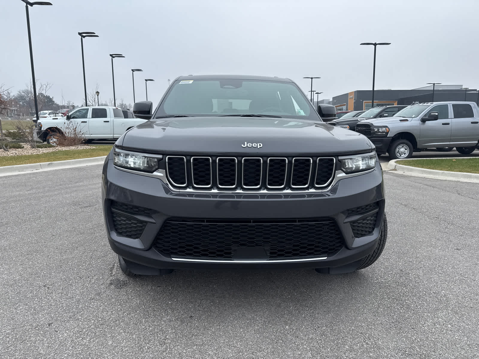 2025 Jeep Grand Cherokee Laredo X photo 4