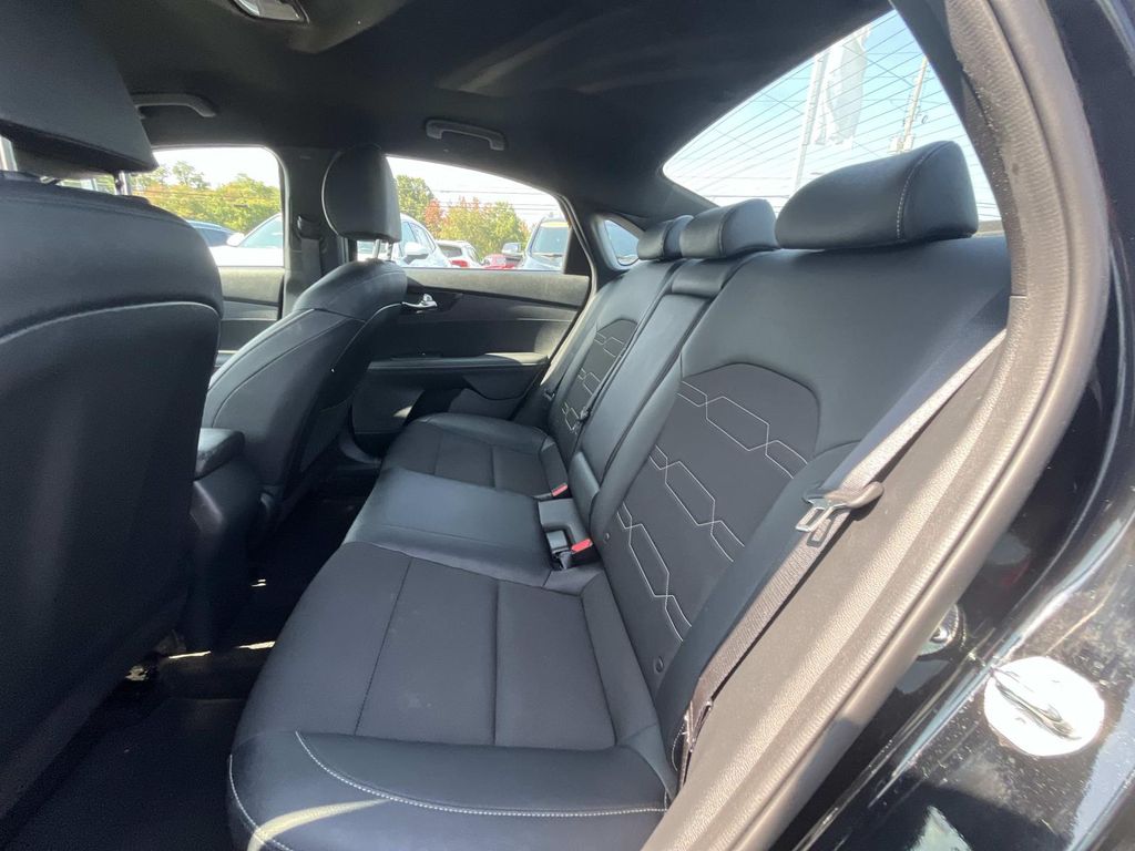 2022 Kia Forte GT-Line photo 10