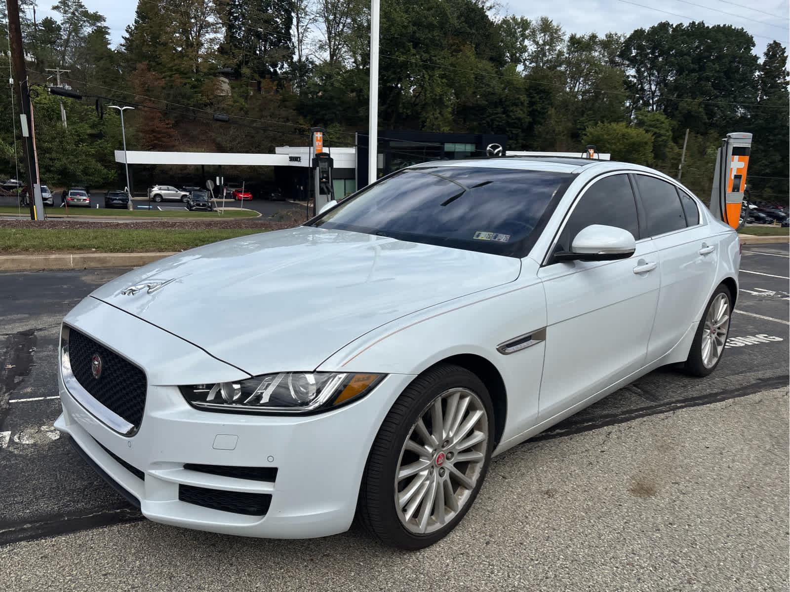 2018 Jaguar XE photo 2