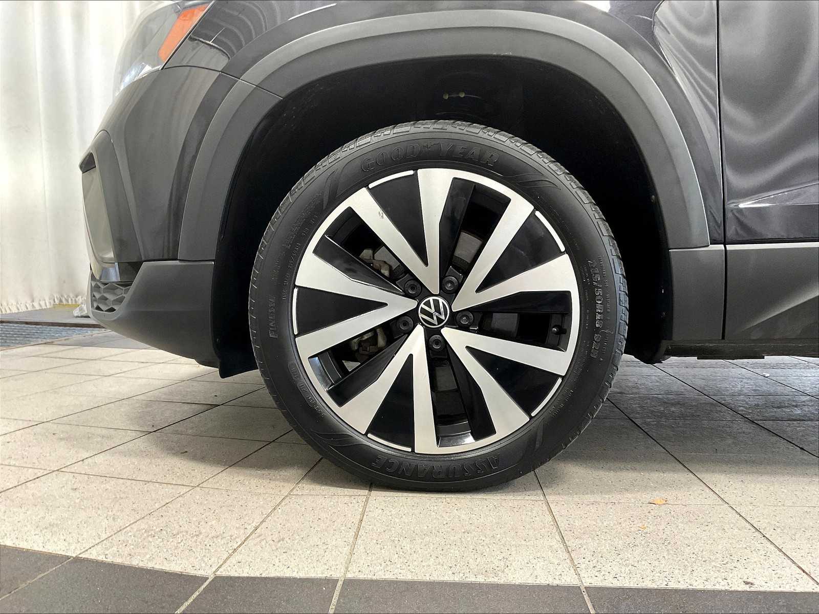 2022 Volkswagen Taos SE photo 3