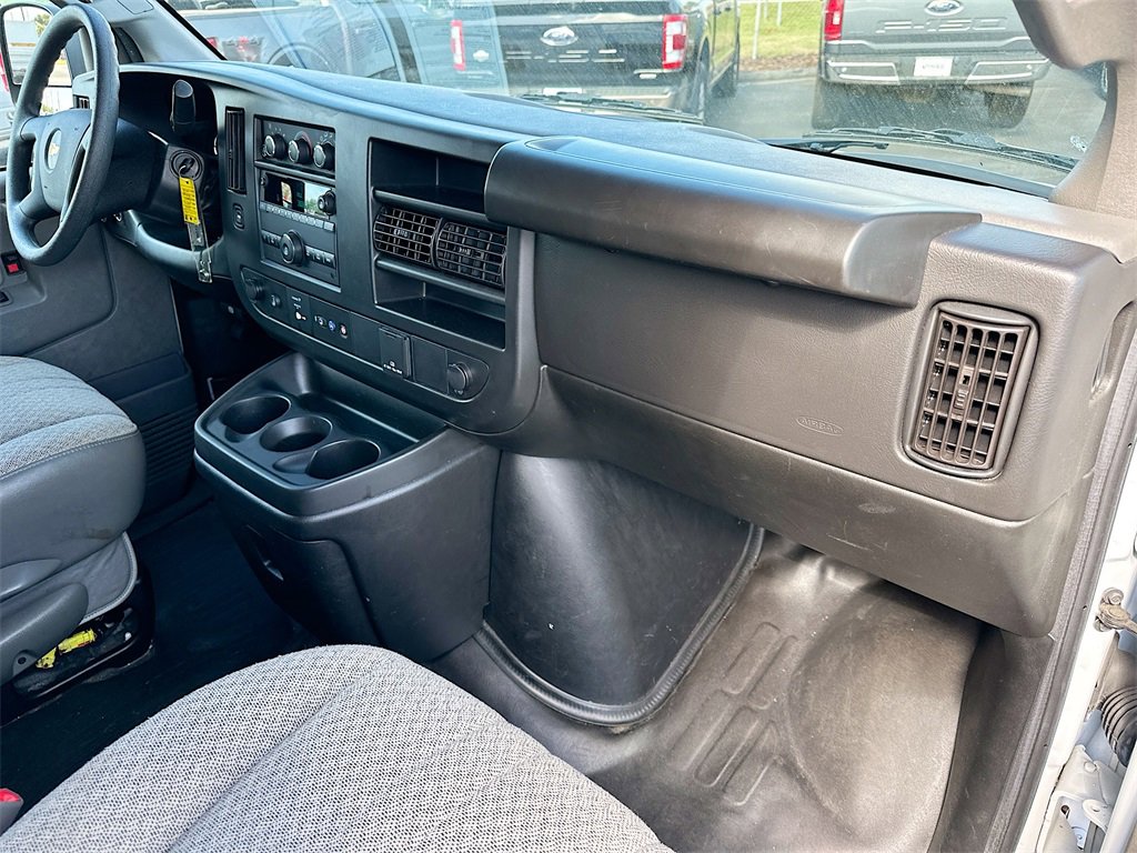 2022 Chevrolet Express Passenger 3500 photo 19