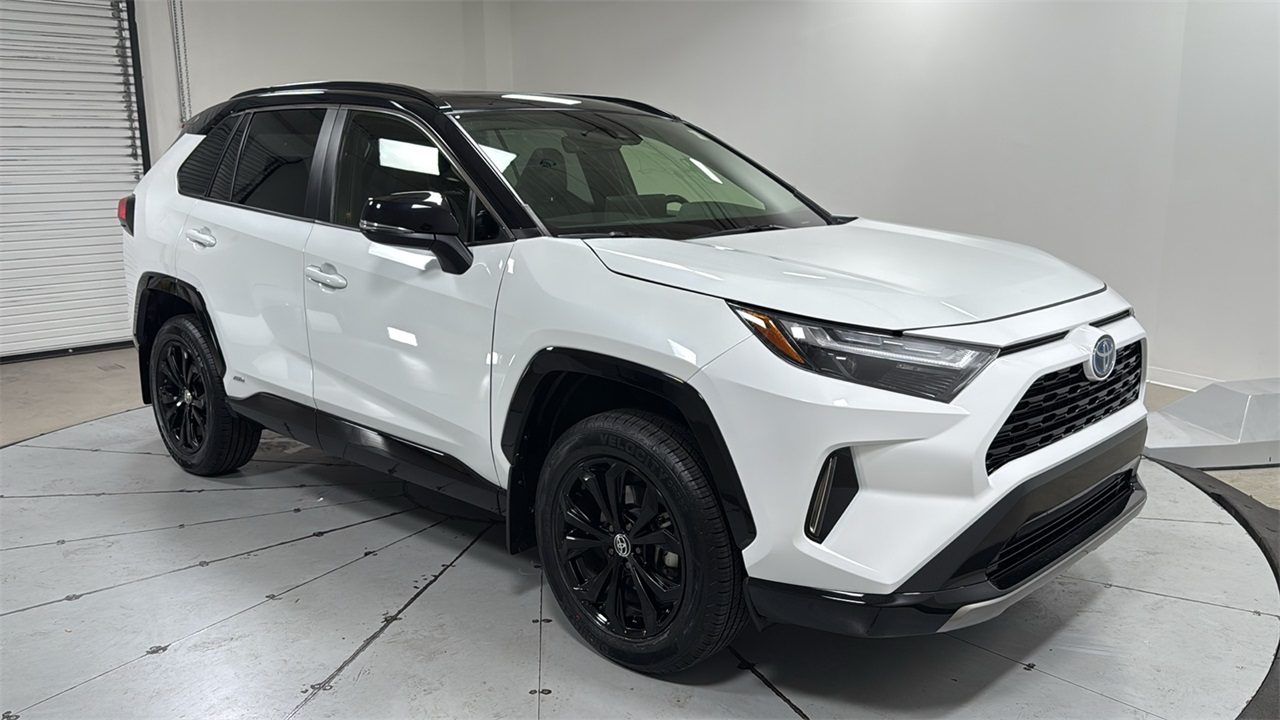 2023 Toyota RAV4 Hybrid XSE photo 3