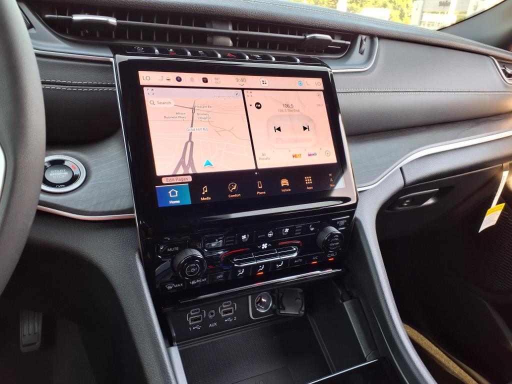 2025 Jeep Grand Cherokee Limited photo 7