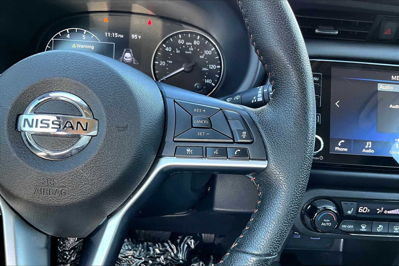 2021 Nissan Kicks SR photo 18