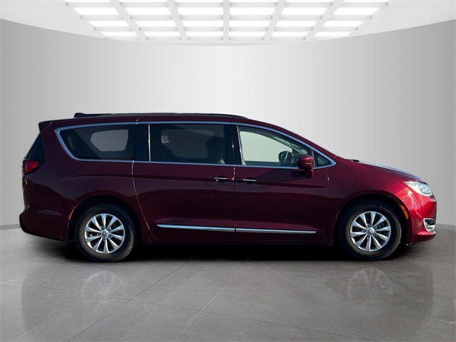 2017 Chrysler Pacifica Touring L photo 8