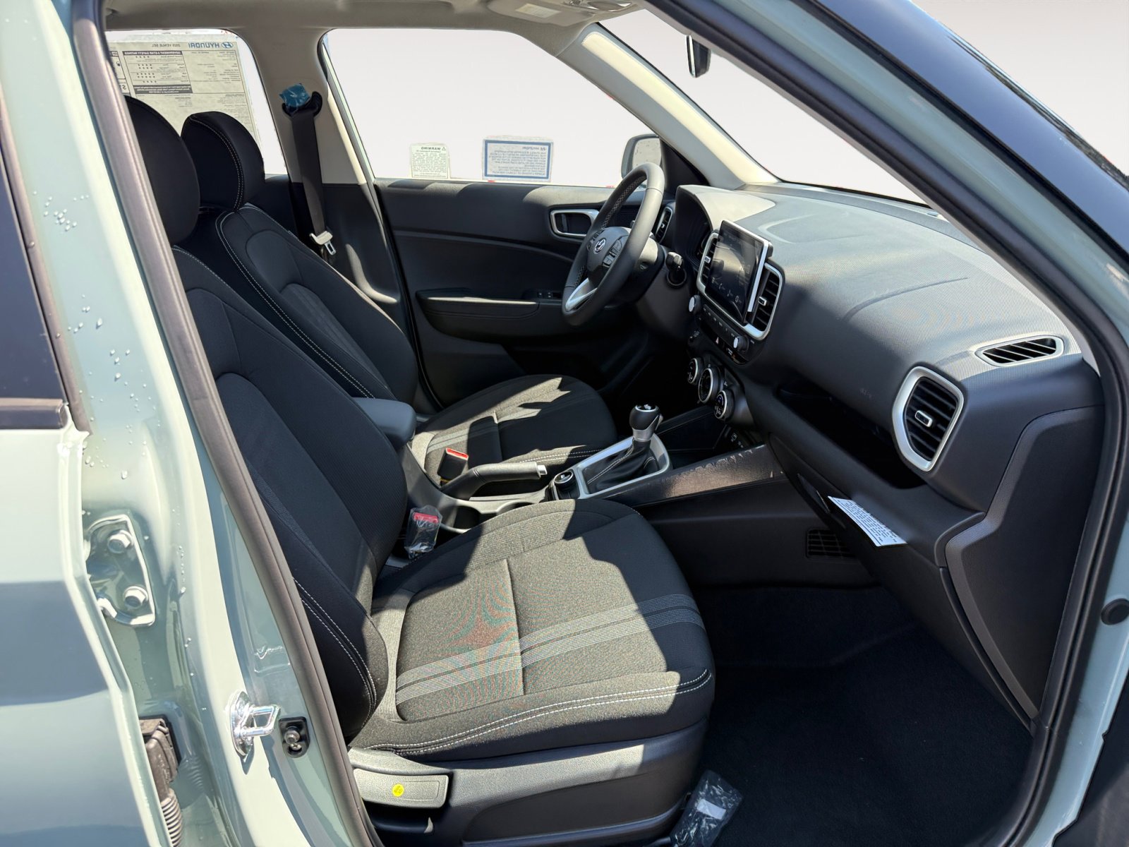 2025 Hyundai Venue SEL photo 18