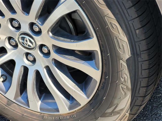 2019 Toyota Sienna XLE photo 3