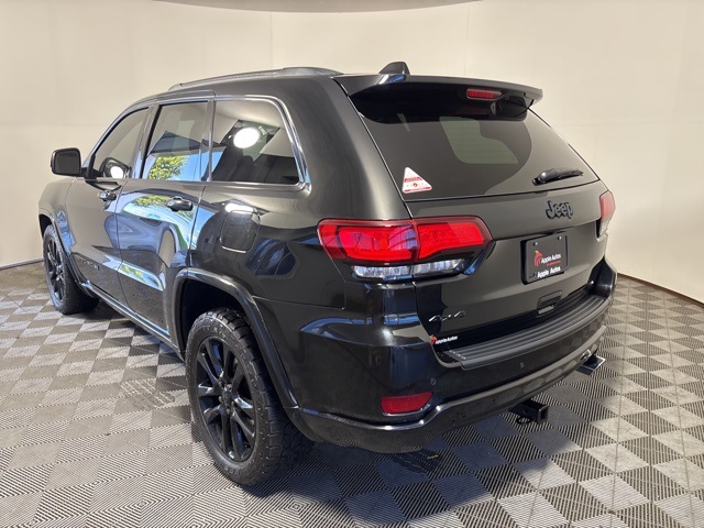 2020 Jeep Grand Cherokee Altitude photo 3