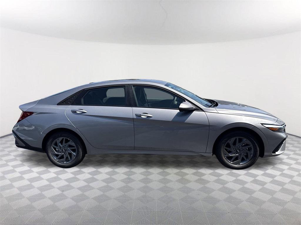 2025 Hyundai Elantra Hybrid Blue photo 4