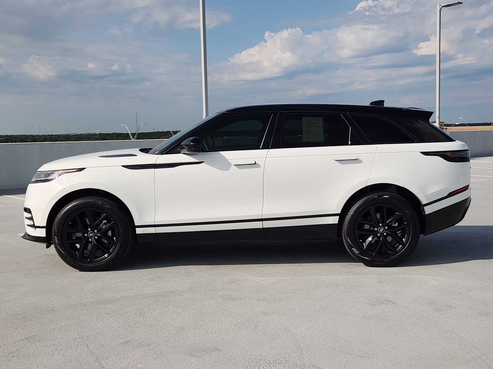 2025 Land Rover Range Rover SE photo 2