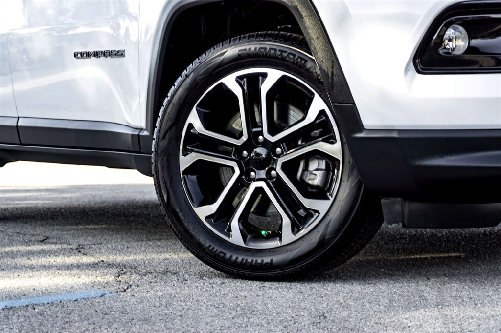 2023 Jeep Compass Limited photo 2