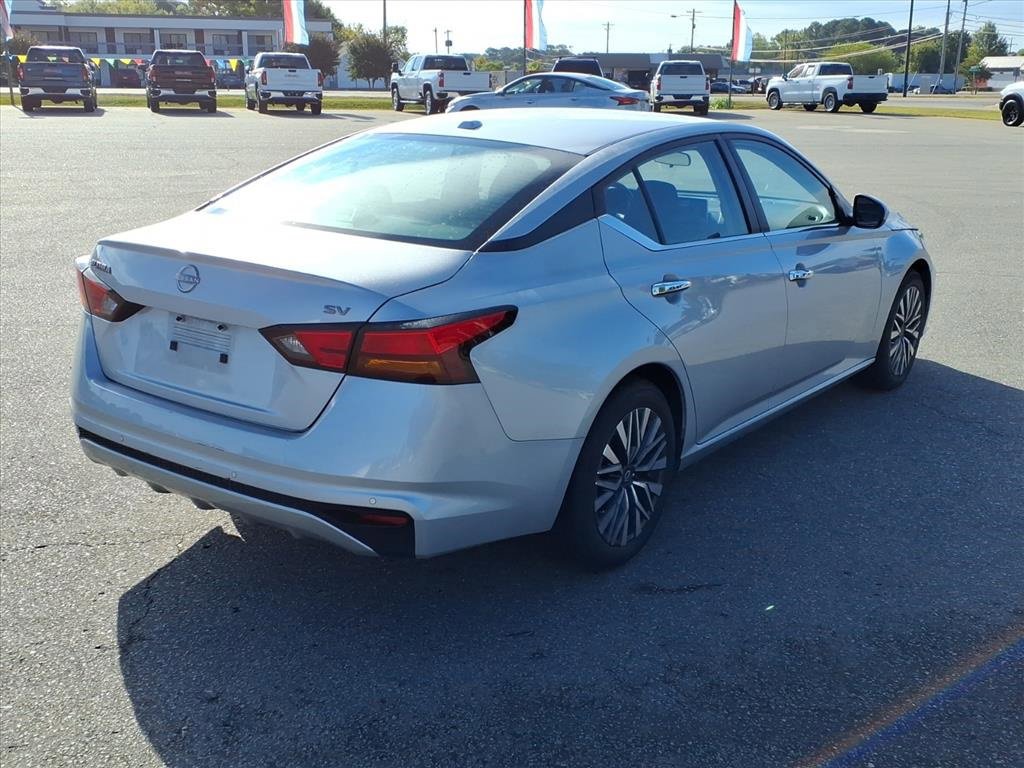 2023 Nissan Altima 2.5 SV photo 5