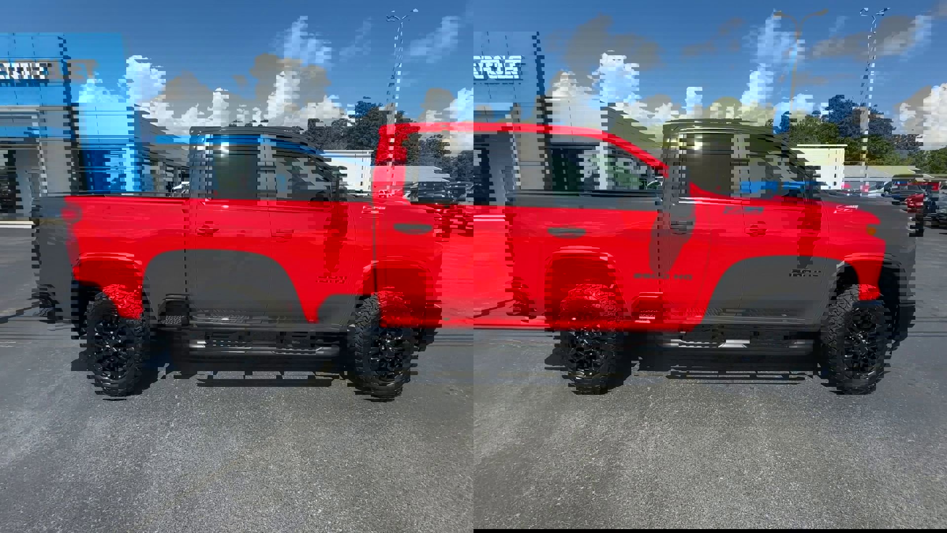 2024 Chevrolet Silverado 2500HD Custom photo 9