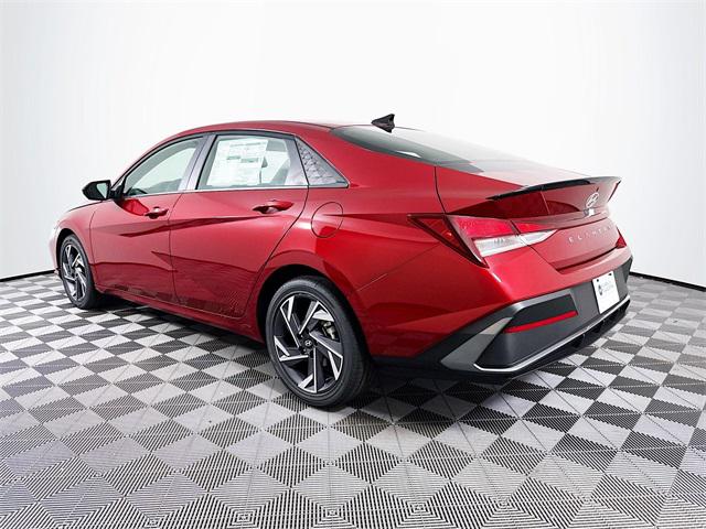 2025 Hyundai Elantra SEL Sport photo 3