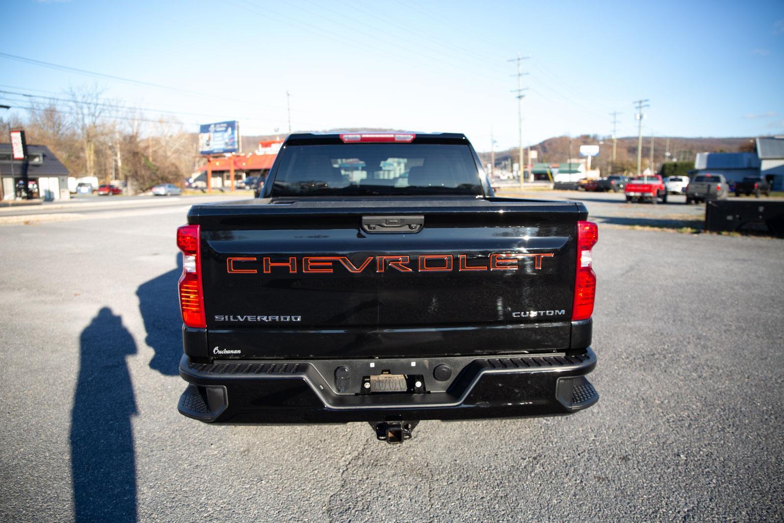 2023 Chevrolet Silverado 1500 Custom photo 4