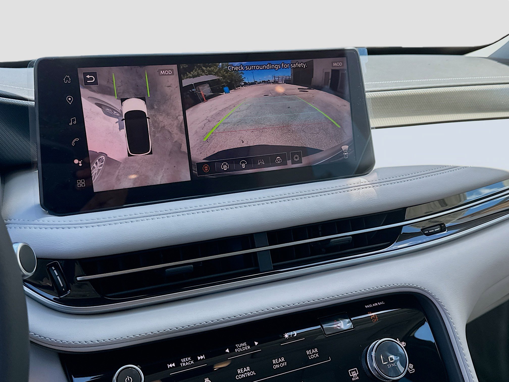2026 Infiniti QX60 Luxe photo 10