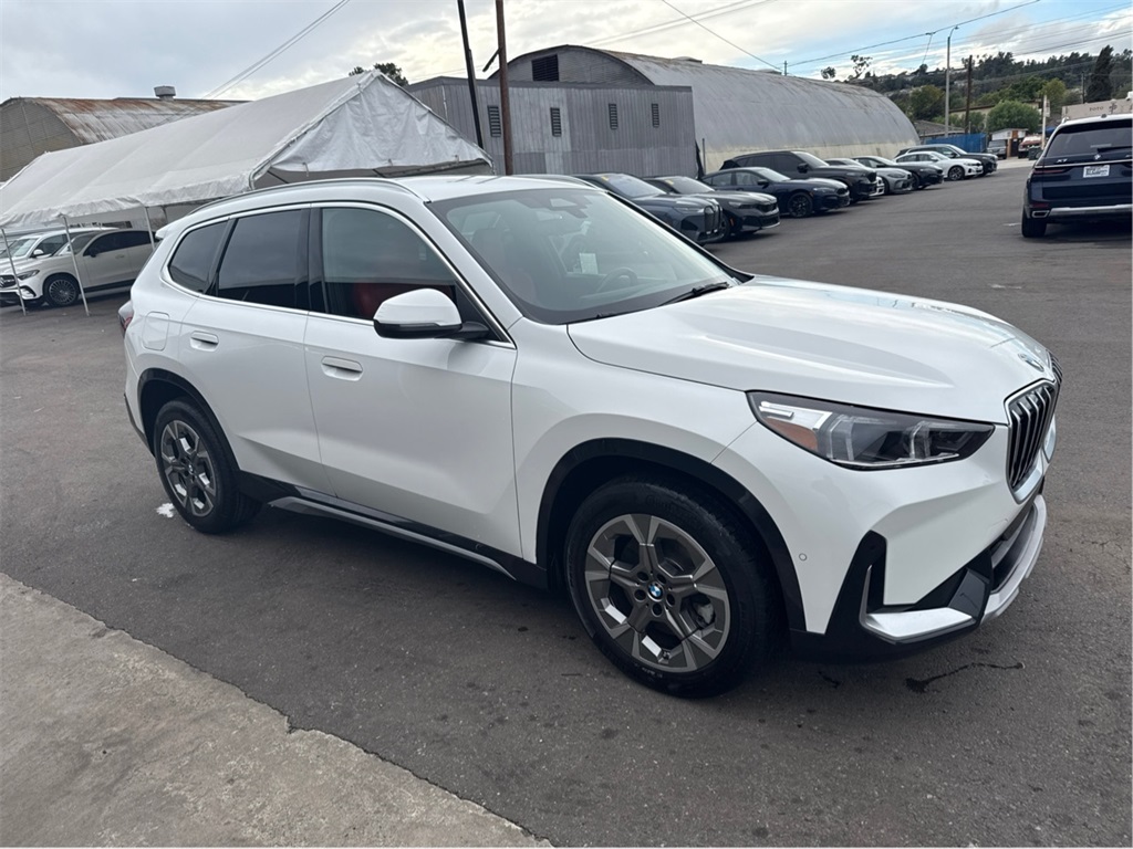 2025 BMW X1 28i's photo