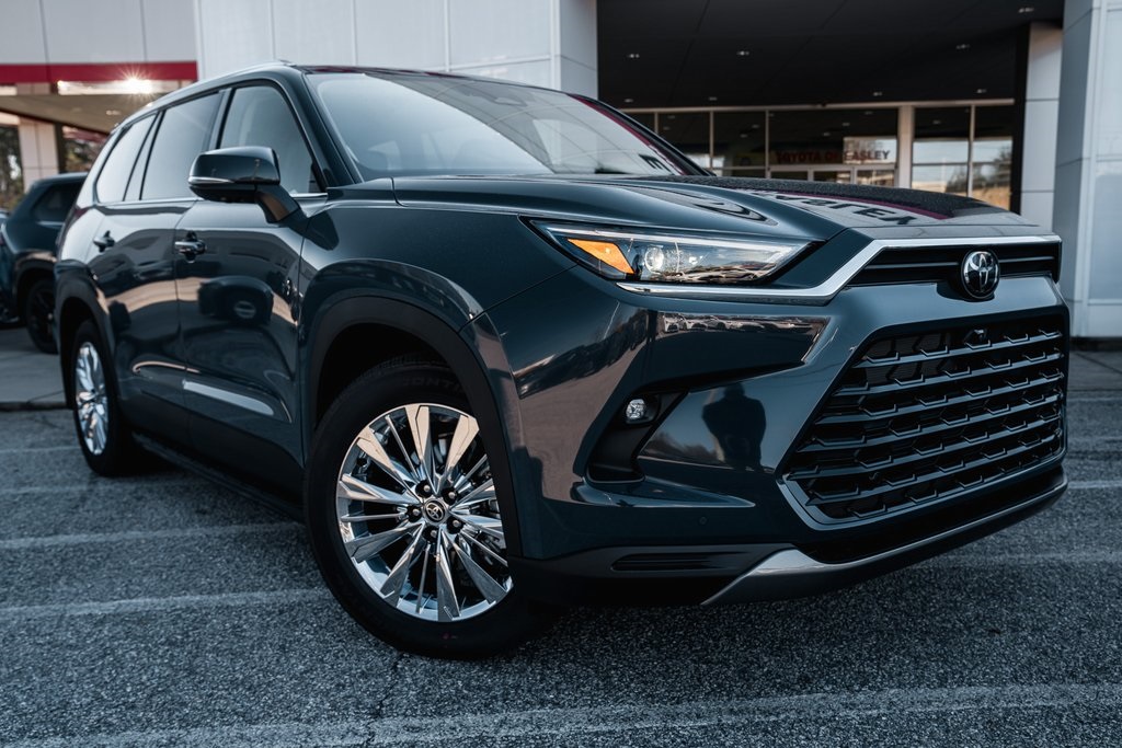 2026 Toyota Grand Highlander Platinum's photo
