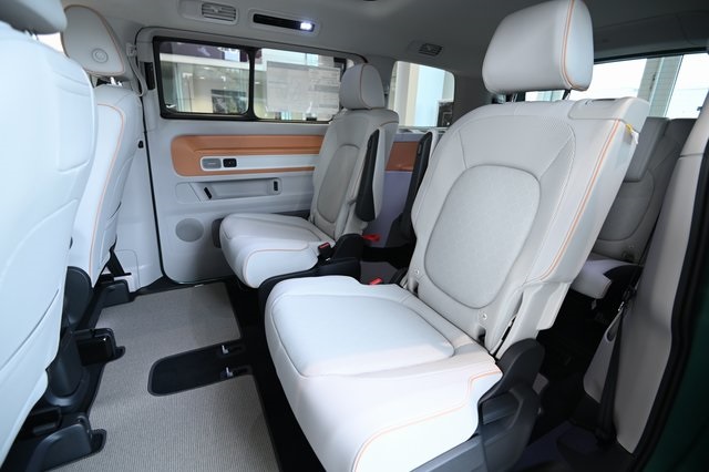 2025 Volkswagen ID. Buzz Pro Plus photo 7