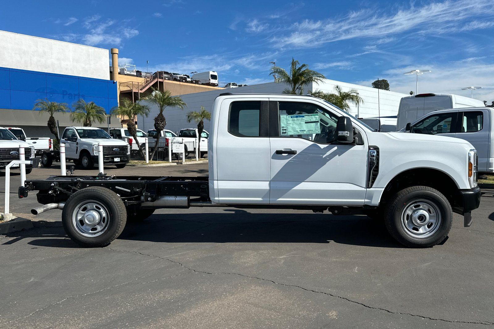 2025 Ford F-350 Super Duty Chassis Cab XL