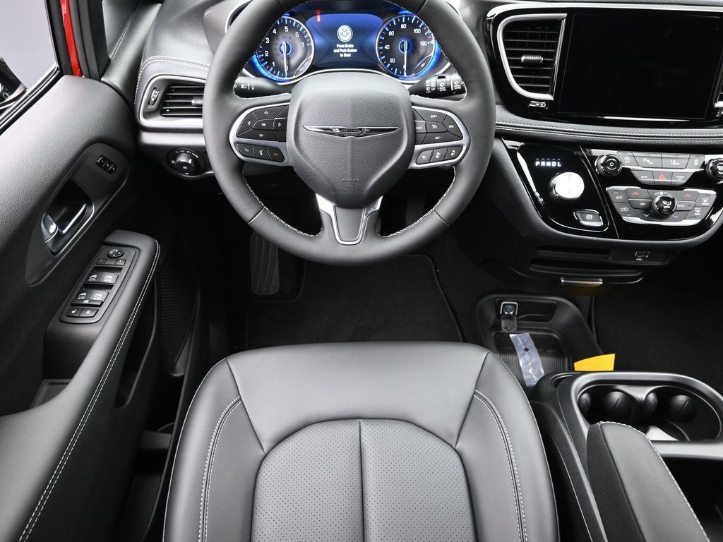 2026 Chrysler Pacifica photo 10