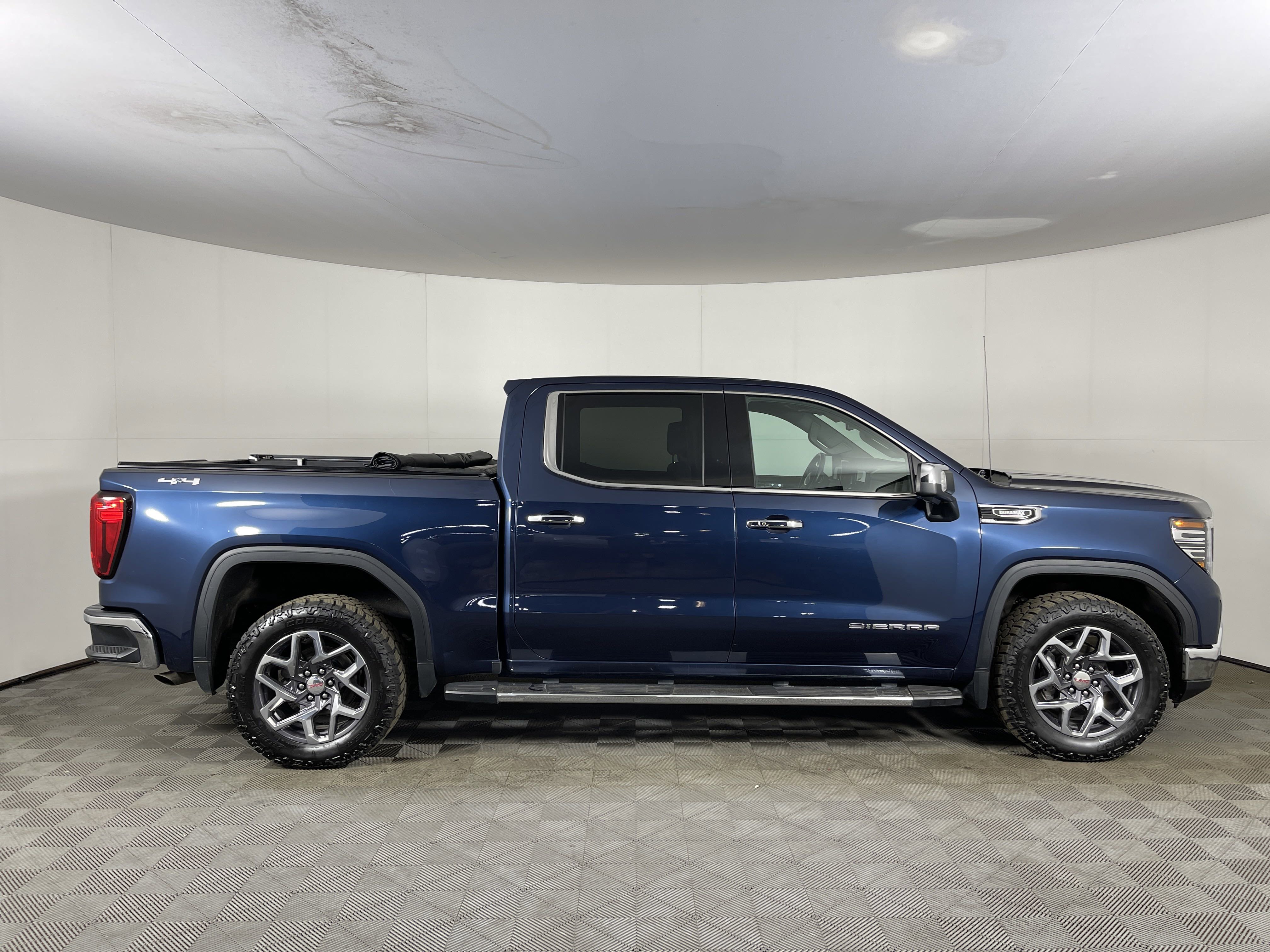 2022 Gmc Sierra 1500 SLT photo 3
