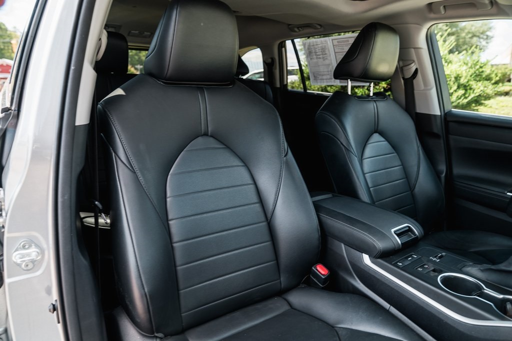 2021 Toyota Highlander XLE photo 29