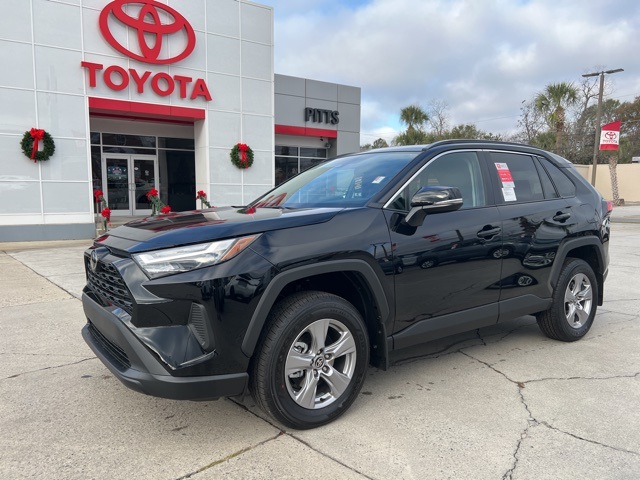 2025 Toyota RAV4 XLE's photo