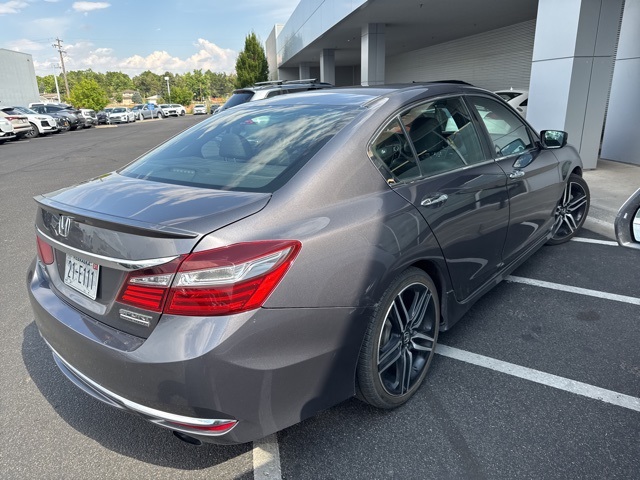 2017 Honda Accord Sport photo 3