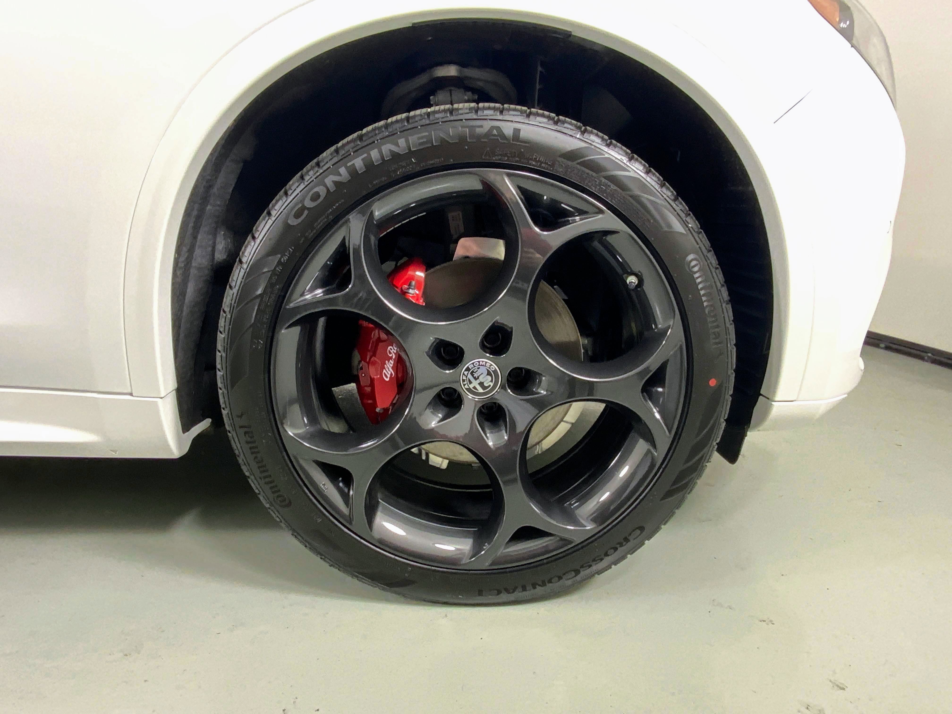 2025 Alfa Romeo Stelvio Tributo Italiano photo 4