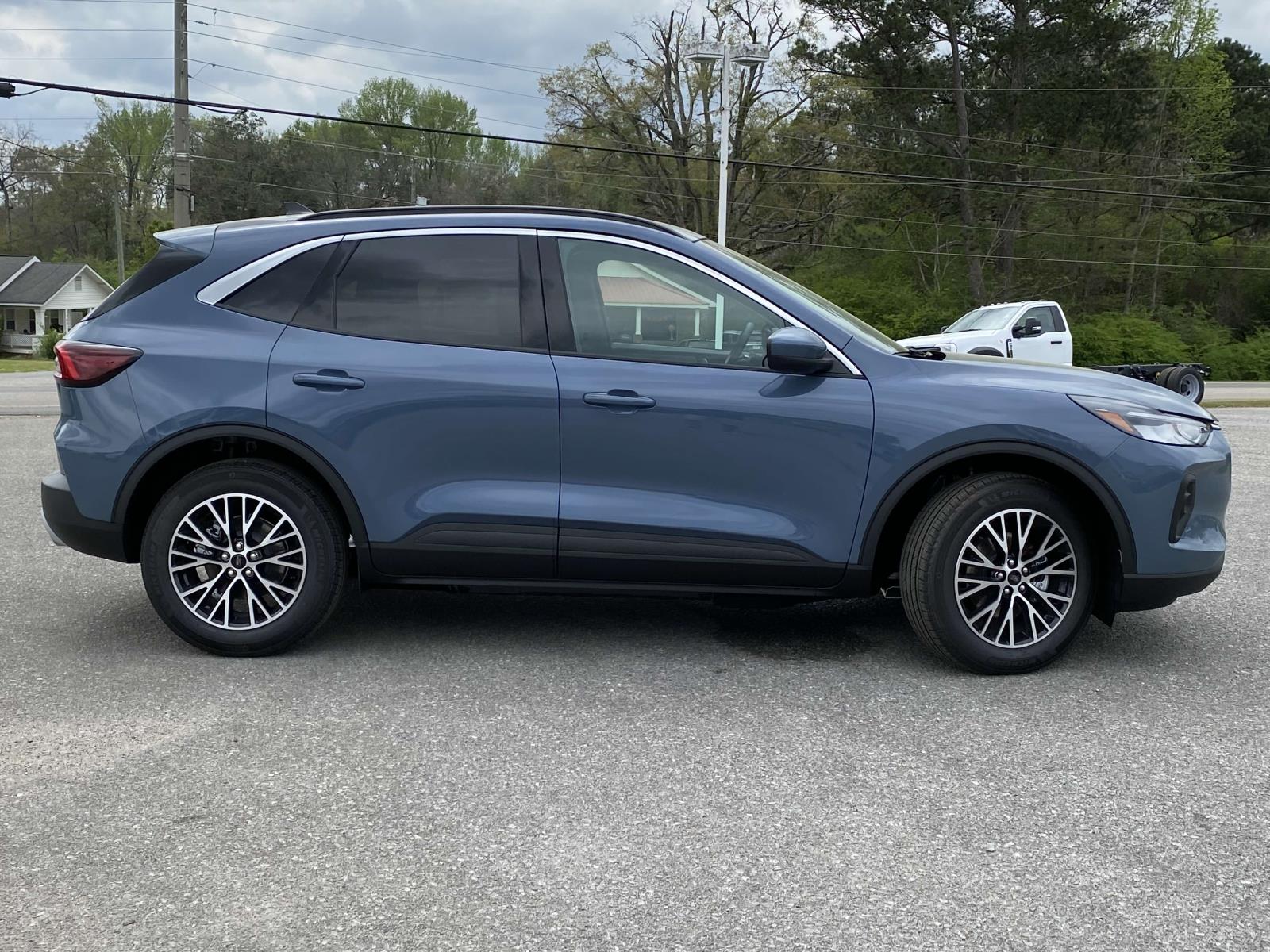2023 Ford Escape Plug-In Hybrid photo 2