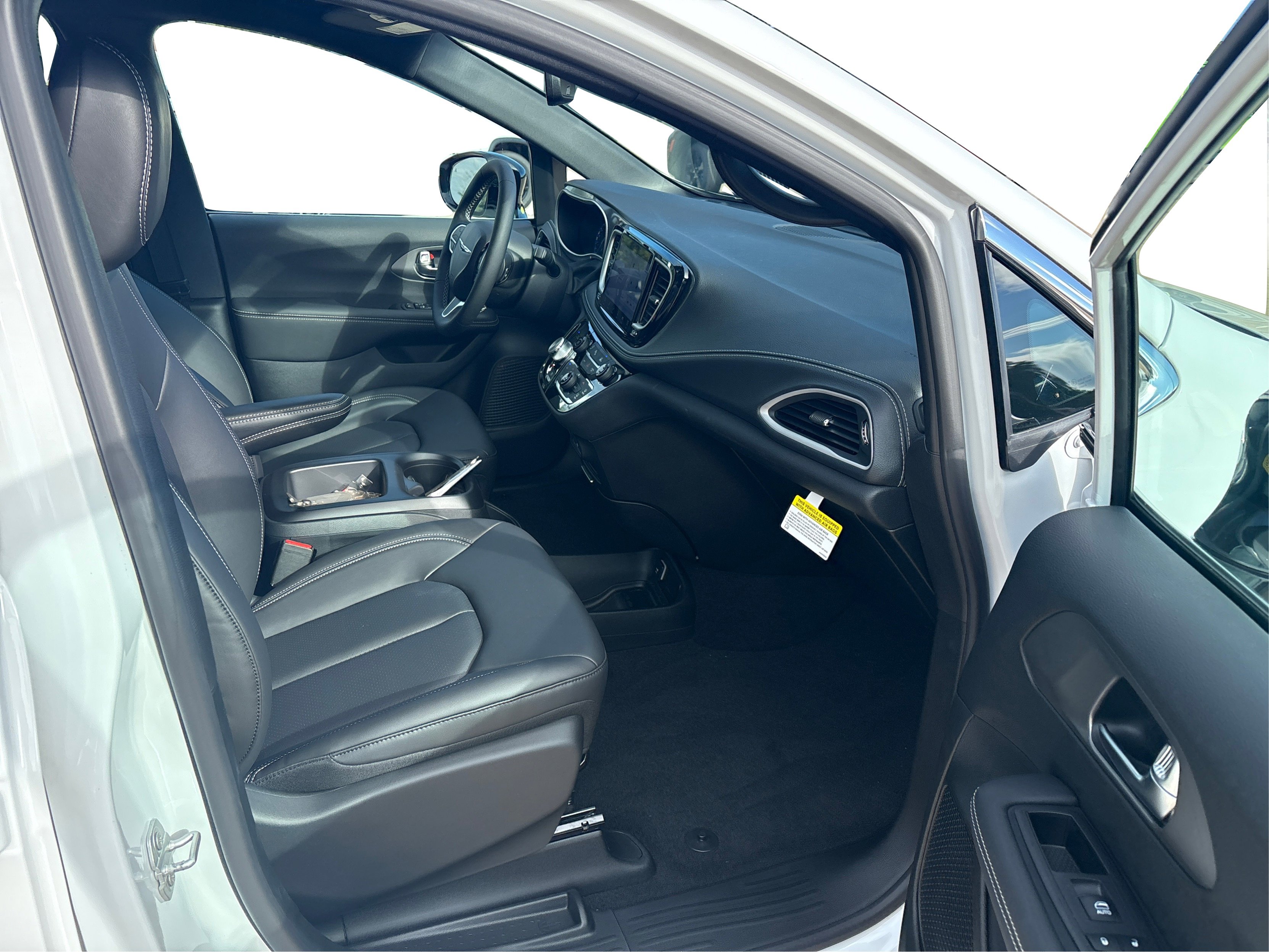 2026 Chrysler Pacifica photo 17