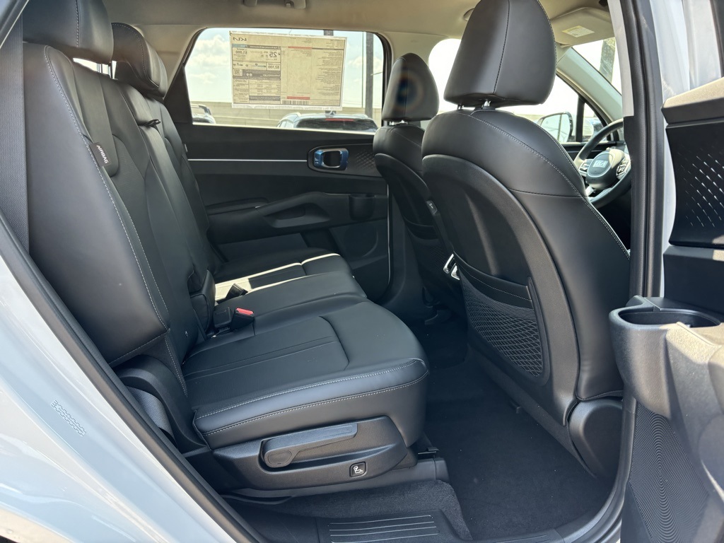 2025 Kia Sorento S photo 17