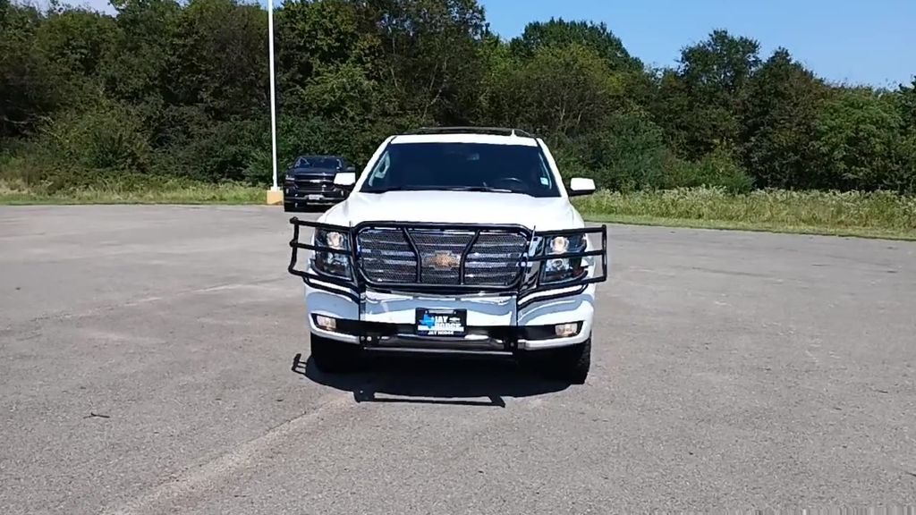 2018 Chevrolet Suburban LT photo 3